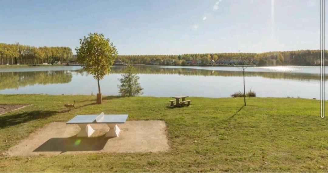 Appartement Au Calme Face Au Lac มาร์ซีอัก ภายนอก รูปภาพ